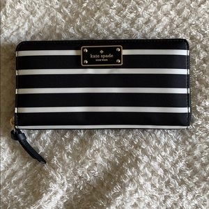 Black and white kate spade wallet